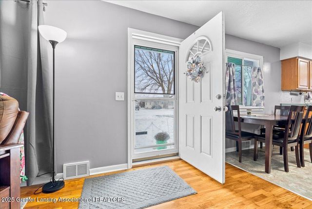 1015 Brad Street, Lansing, MI 48911