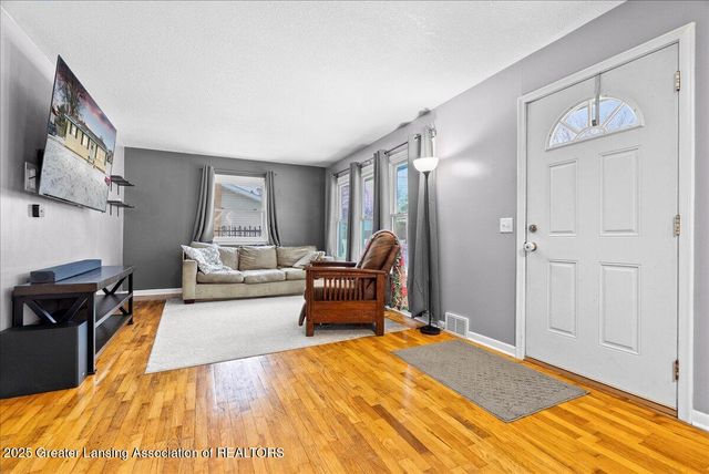 1015 Brad Street, Lansing, MI 48911