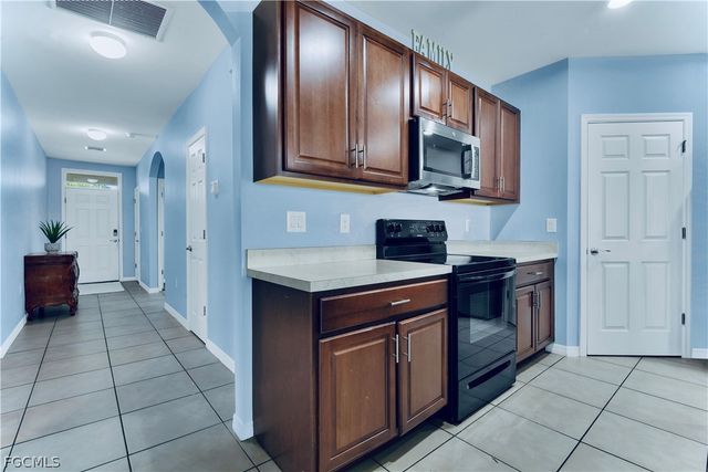 10357 Silver Pond LN, Lehigh Acres, FL 33936