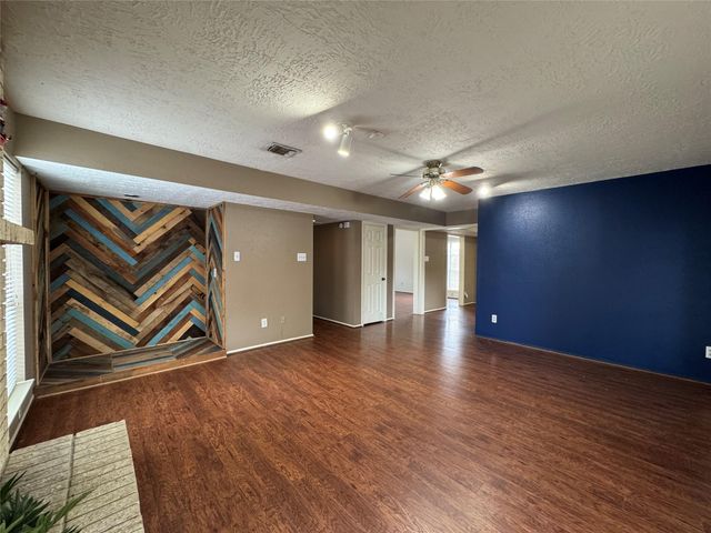 313 Thistlewood Court, League City, TX 77573