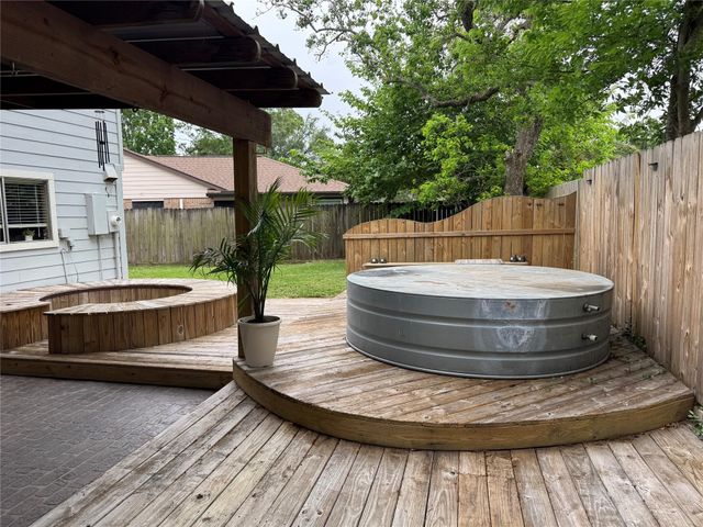 313 Thistlewood Court, League City, TX 77573