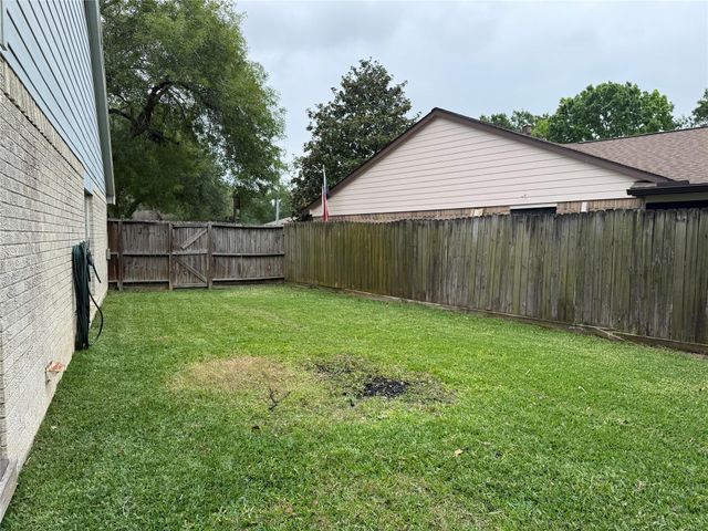 313 Thistlewood Court, League City, TX 77573