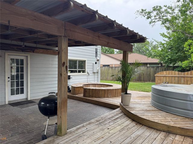 313 Thistlewood Court, League City, TX 77573