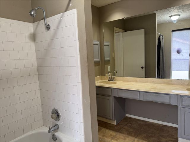 313 Thistlewood Court, League City, TX 77573