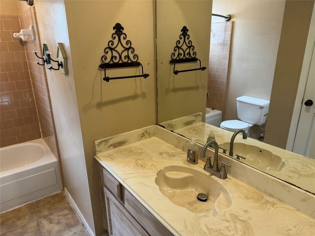 313 Thistlewood Court, League City, TX 77573