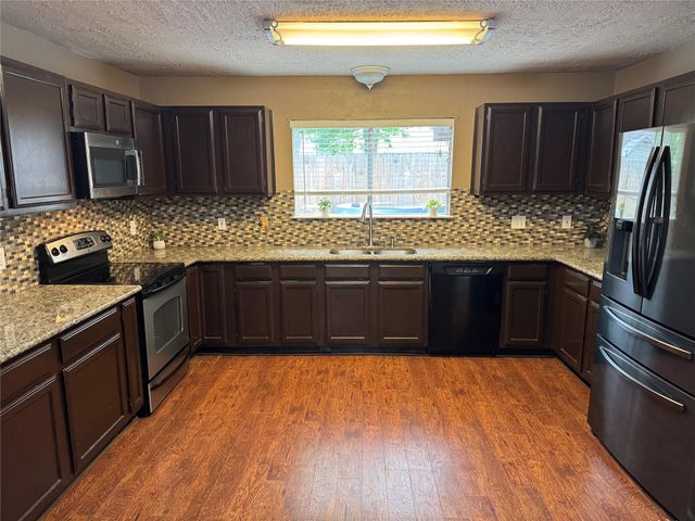 313 Thistlewood Court, League City, TX 77573