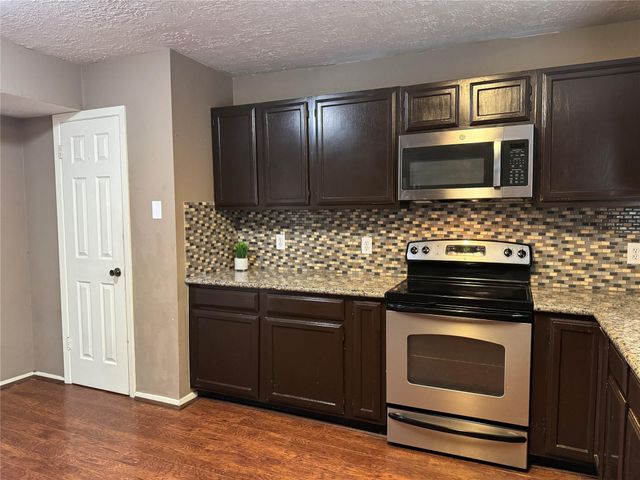 313 Thistlewood Court, League City, TX 77573