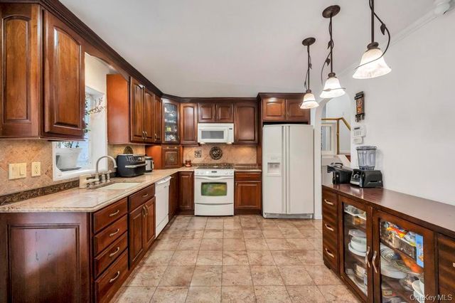 178 Gerhard Road, Plainview, NY 11803