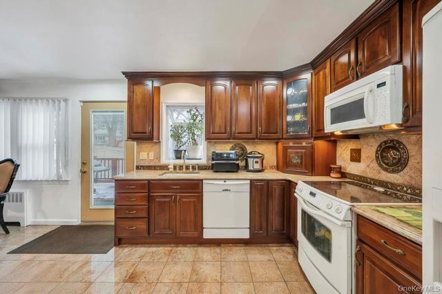 178 Gerhard Road, Plainview, NY 11803