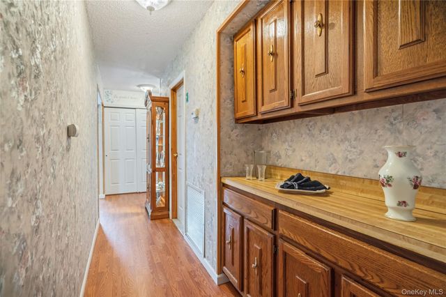 820 Greenbelt Parkway W, Holbrook, NY 11741