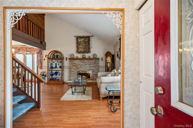 820 Greenbelt Parkway W, Holbrook, NY 11741