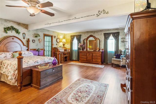 820 Greenbelt Parkway W, Holbrook, NY 11741