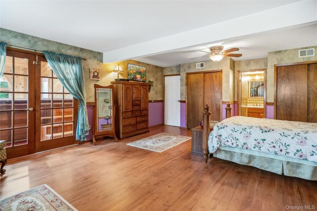 820 Greenbelt Parkway W, Holbrook, NY 11741