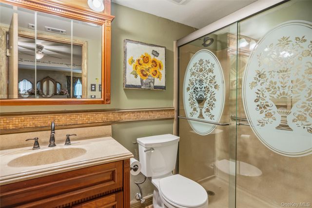820 Greenbelt Parkway W, Holbrook, NY 11741