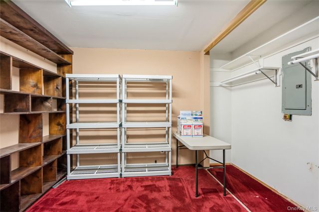 820 Greenbelt Parkway W, Holbrook, NY 11741