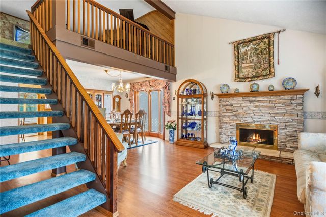 820 Greenbelt Parkway W, Holbrook, NY 11741