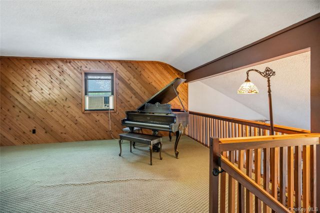 820 Greenbelt Parkway W, Holbrook, NY 11741