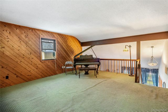 820 Greenbelt Parkway W, Holbrook, NY 11741