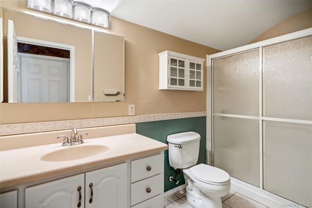 820 Greenbelt Parkway W, Holbrook, NY 11741