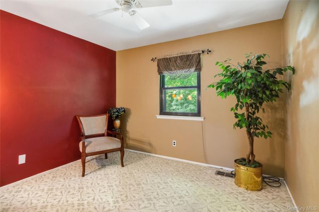 820 Greenbelt Parkway W, Holbrook, NY 11741