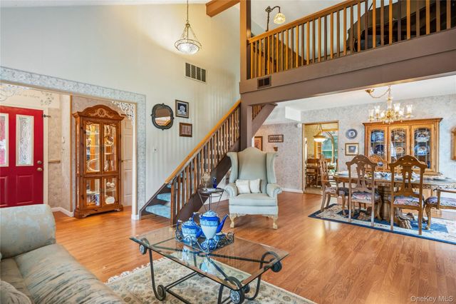 820 Greenbelt Parkway W, Holbrook, NY 11741