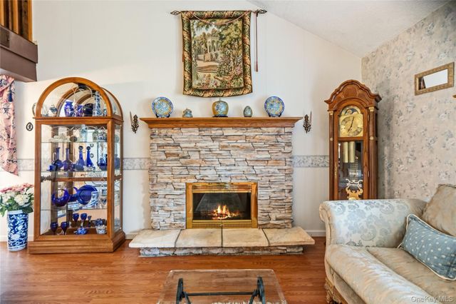 820 Greenbelt Parkway W, Holbrook, NY 11741