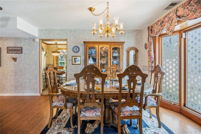 820 Greenbelt Parkway W, Holbrook, NY 11741
