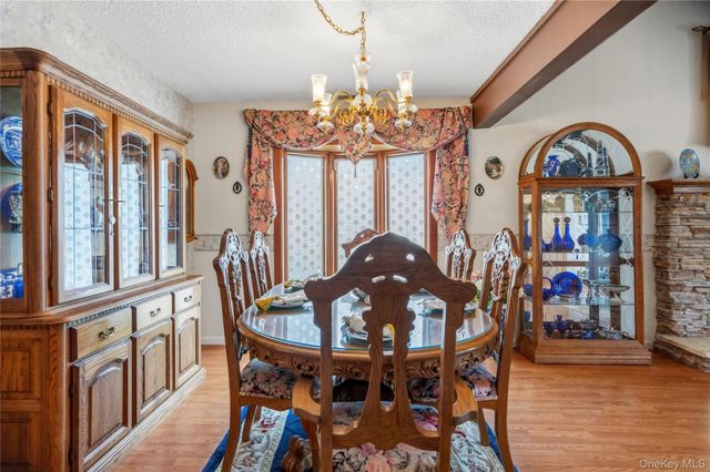 820 Greenbelt Parkway W, Holbrook, NY 11741