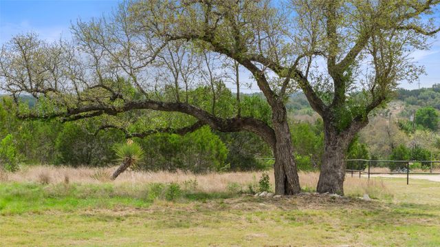 889 Brock Hollow DR, Johnson City, TX 78636