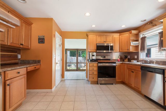 5 Birch Street, Buzzards Bay, MA 02532