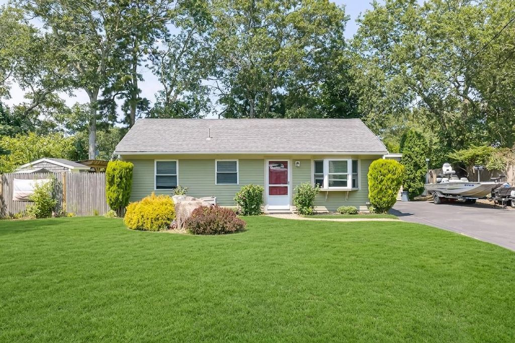 5 Birch Street, Buzzards Bay, MA 02532