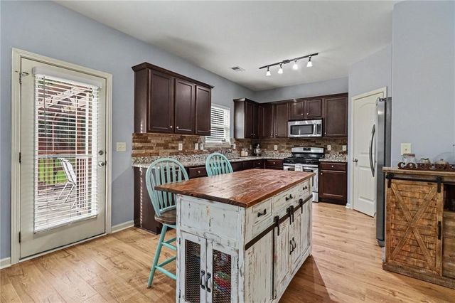 252 Parkmont Way, Dallas, GA 30132