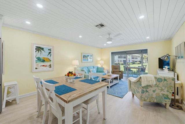 380 THREE LAKES LANE A, Venice, FL 34285