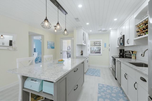 380 THREE LAKES LANE A, Venice, FL 34285