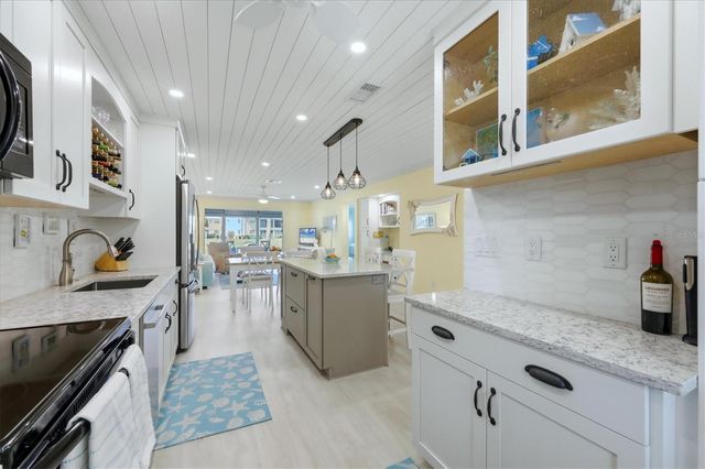 380 THREE LAKES LANE A, Venice, FL 34285