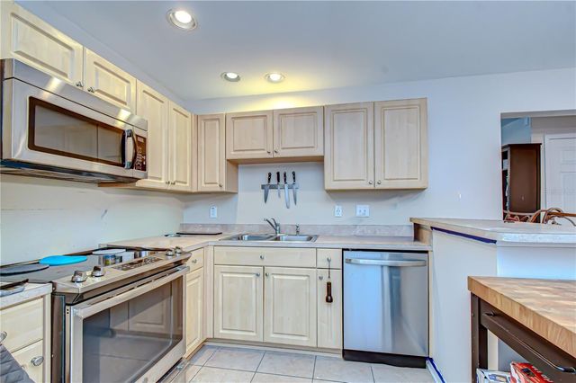 24640 SIENA DRIVE, Lutz, FL 33559