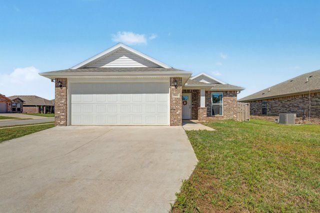 5901 NW Grant Street, Bentonville, AR 72713