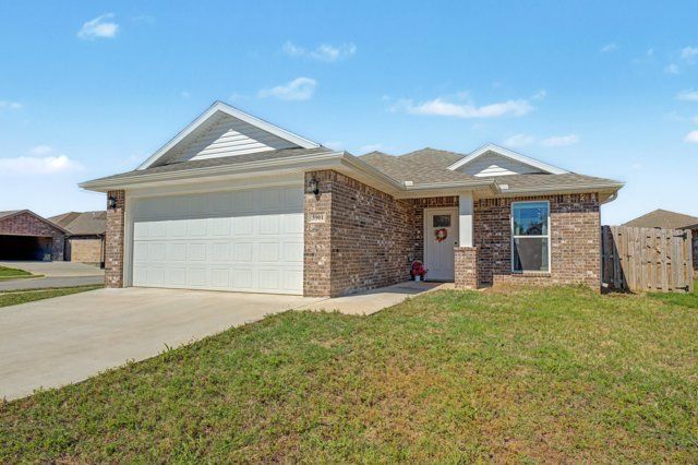 5901 NW Grant Street, Bentonville, AR 72713