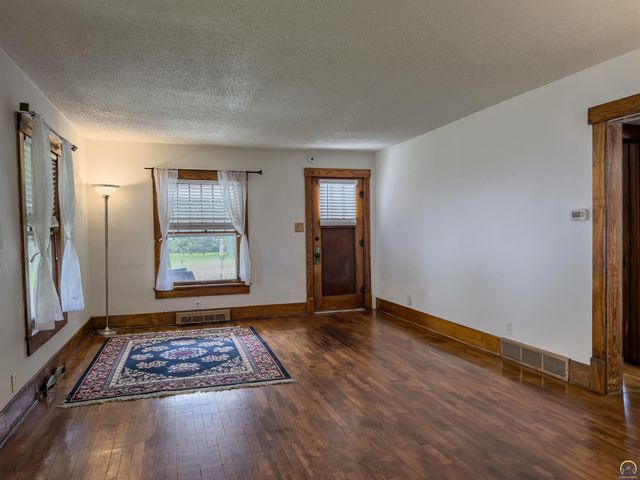 120 NW Knox AVE, Topeka, KS 66606