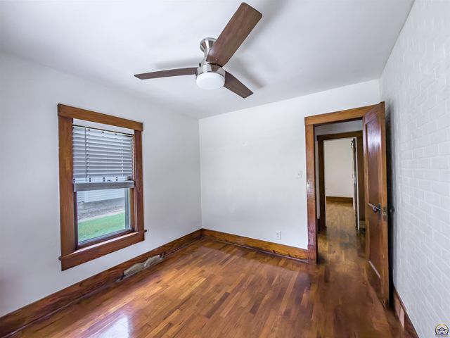120 NW Knox AVE, Topeka, KS 66606