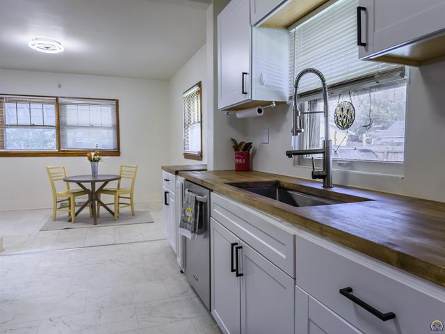 120 NW Knox AVE, Topeka, KS 66606