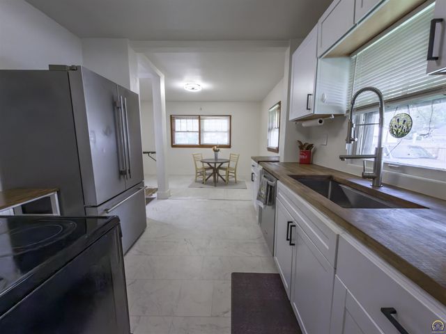 120 NW Knox AVE, Topeka, KS 66606