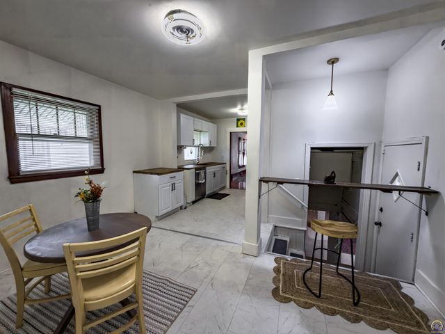 120 NW Knox AVE, Topeka, KS 66606