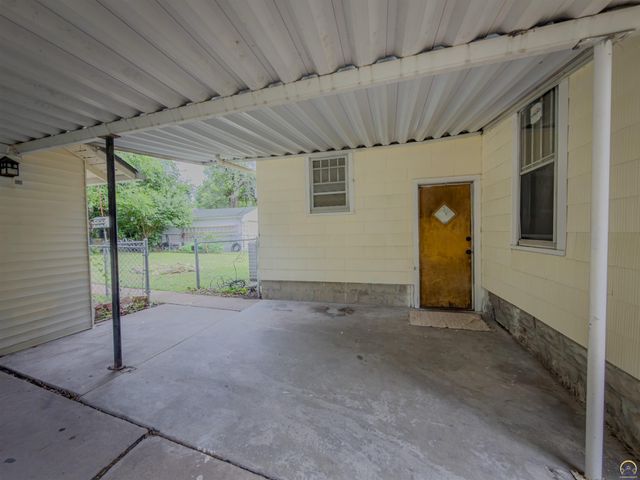 120 NW Knox AVE, Topeka, KS 66606