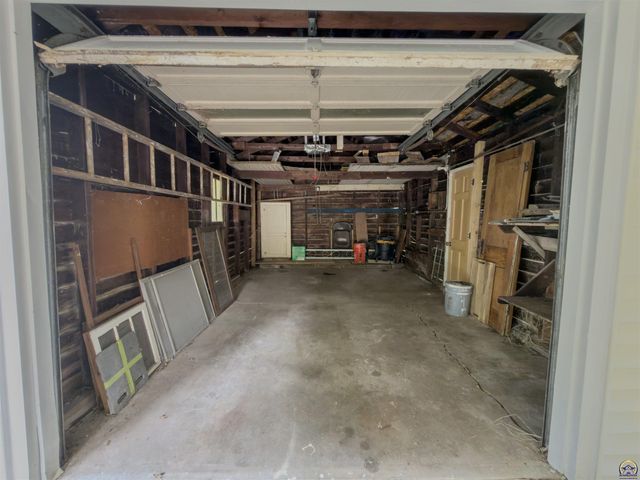 120 NW Knox AVE, Topeka, KS 66606