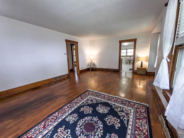 120 NW Knox AVE, Topeka, KS 66606