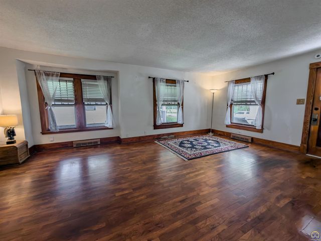 120 NW Knox AVE, Topeka, KS 66606