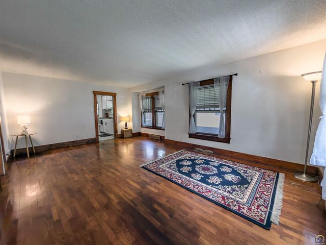 120 NW Knox AVE, Topeka, KS 66606