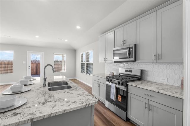 6653 Valley Lake Lane, Fort Worth, TX 76036