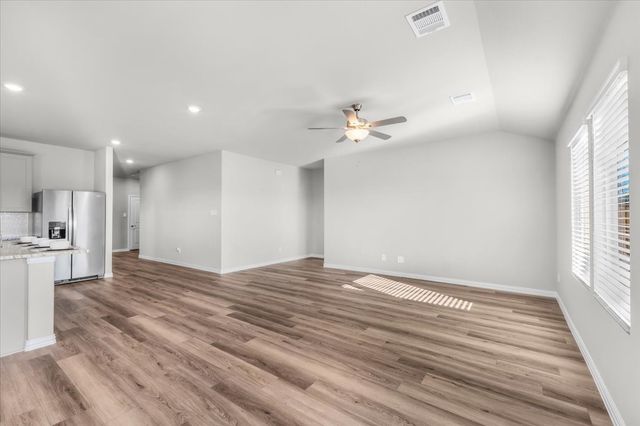 6653 Valley Lake Lane, Fort Worth, TX 76036